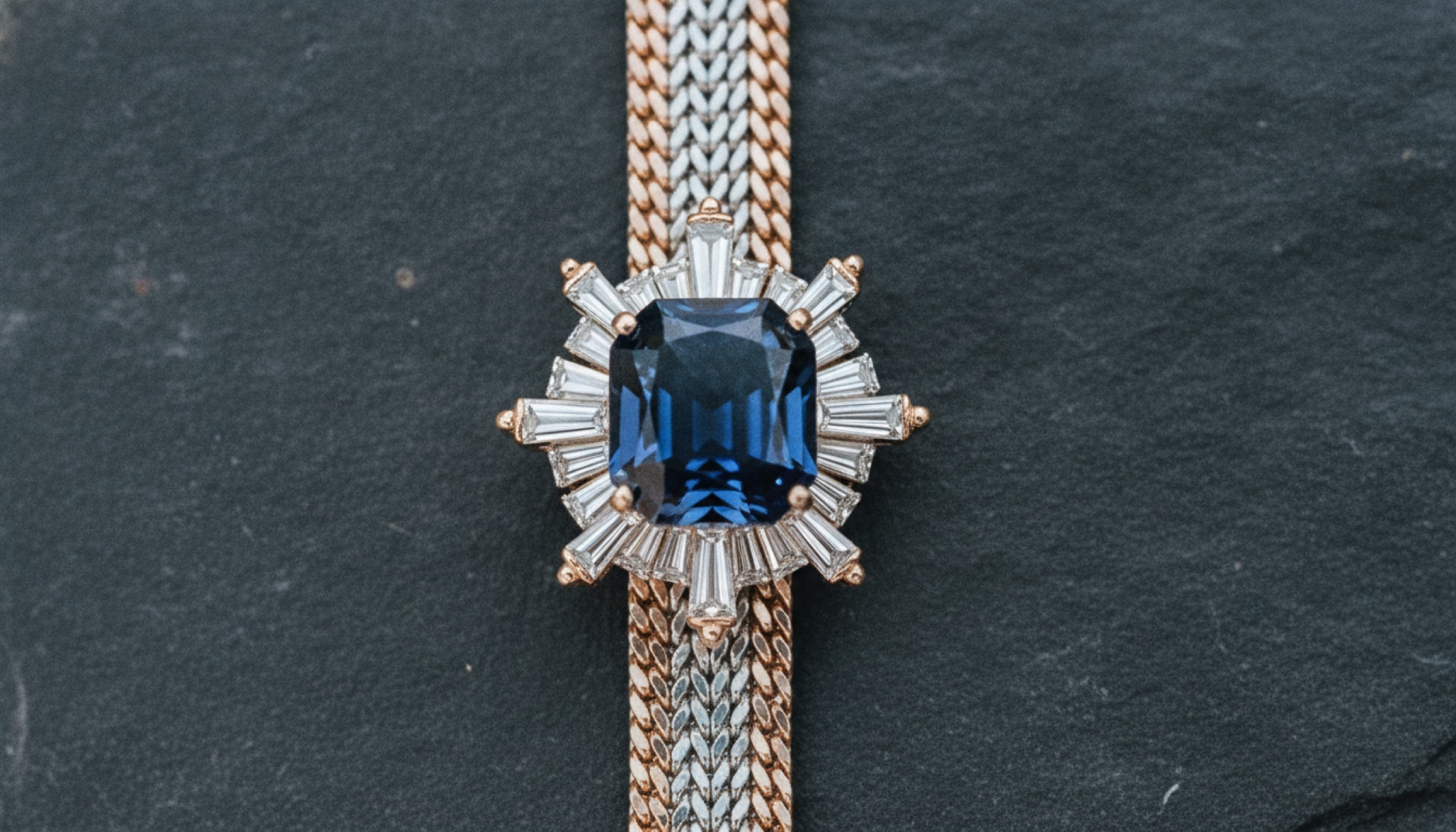 20.66 karat oktagonal safir ve elmas örgü detayı, Chanel haute joaillerie mücevher fotoğrafı