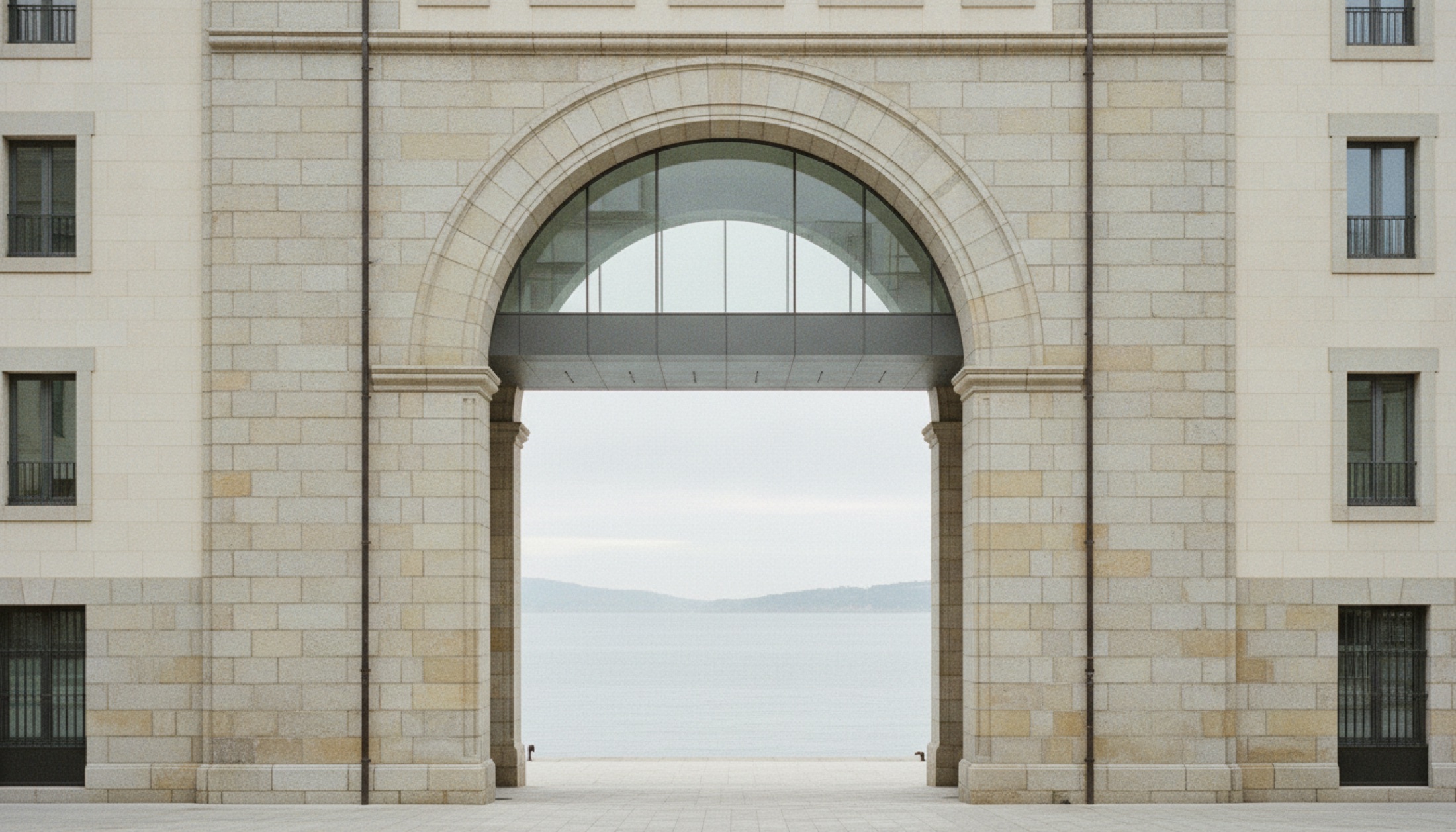 Faro Santander — Chipperfield'ın dönüştürdüğü Pereda Binası, Santander Bahía kıyısı
