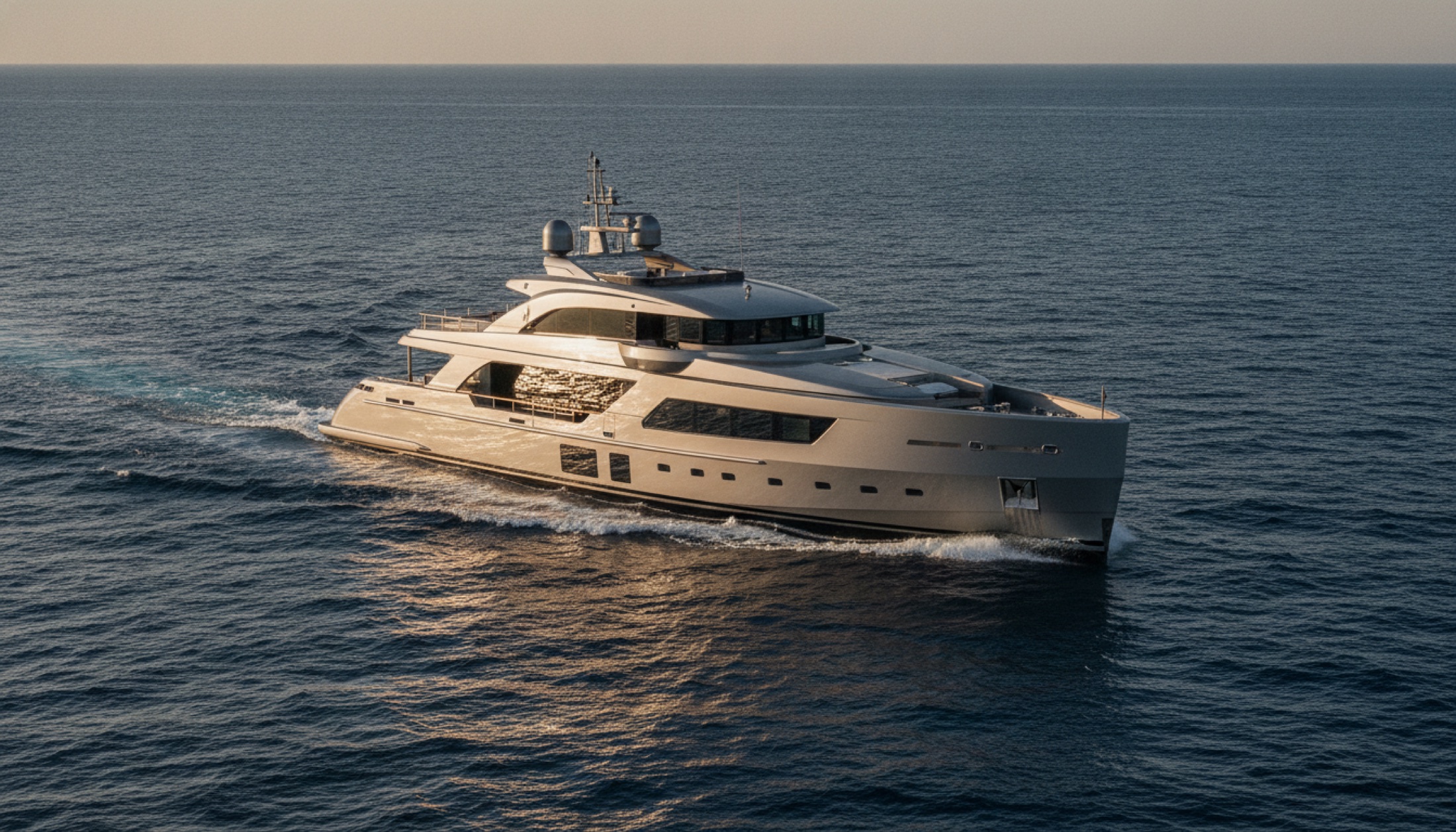 Heesen Pa'lante 55 metrelik çelik superyat Akdeniz'de seyir halinde