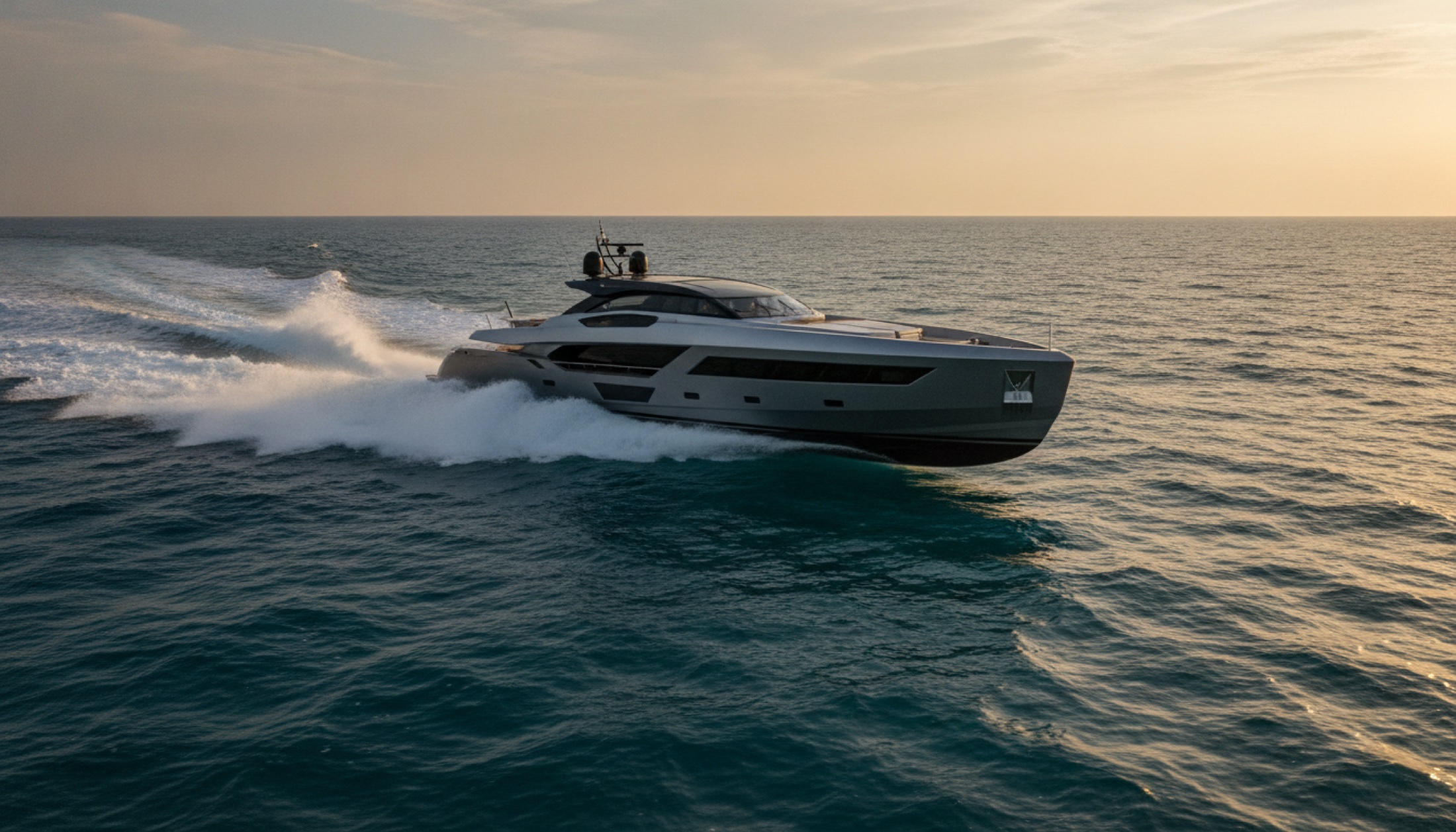 ISA Viper 130 spor yat, Akdeniz'de tam hızda seyrediyor