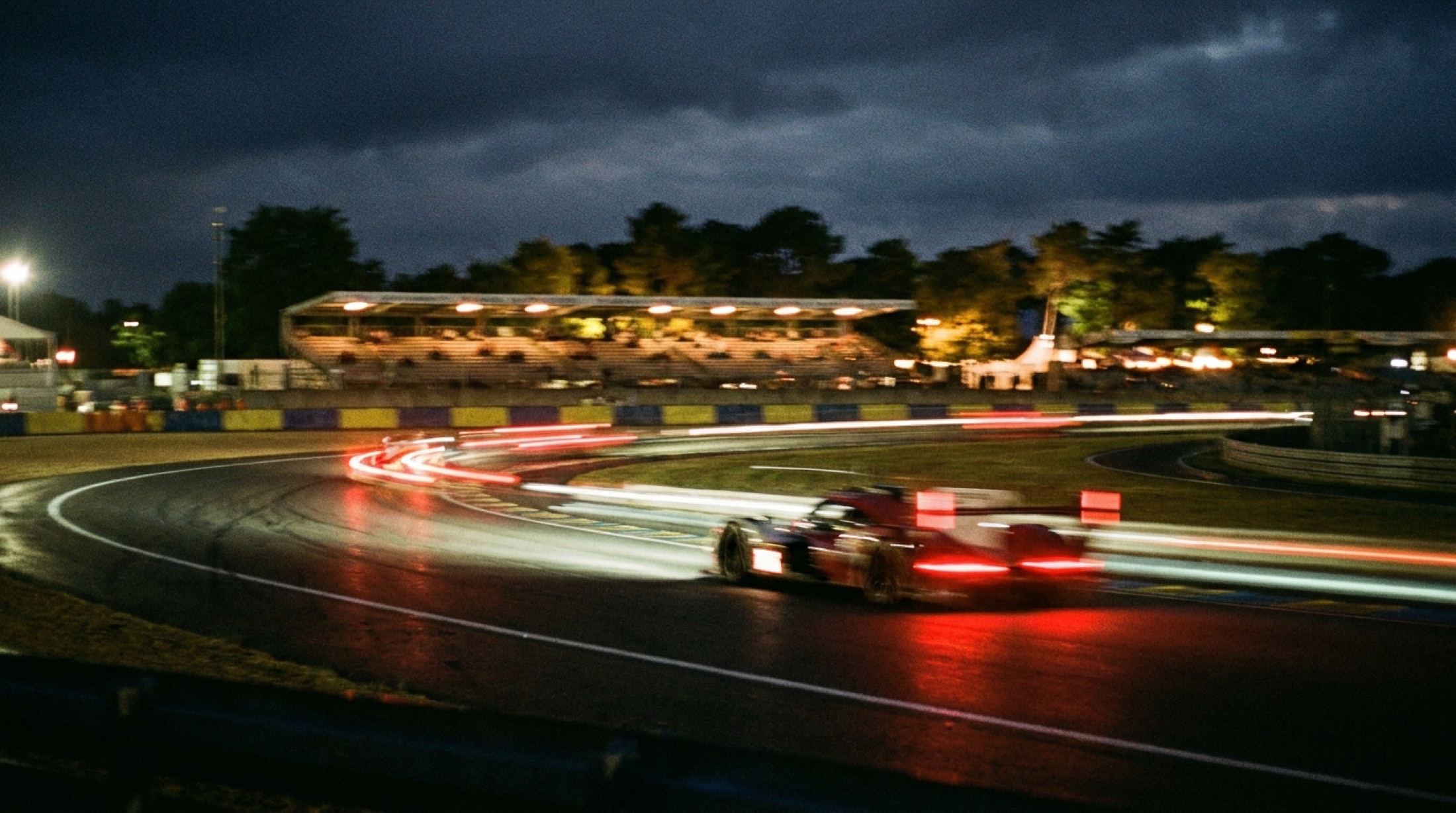 Le Mans 2026 podium kutlaması, Circuit de la Sarthe geceleri