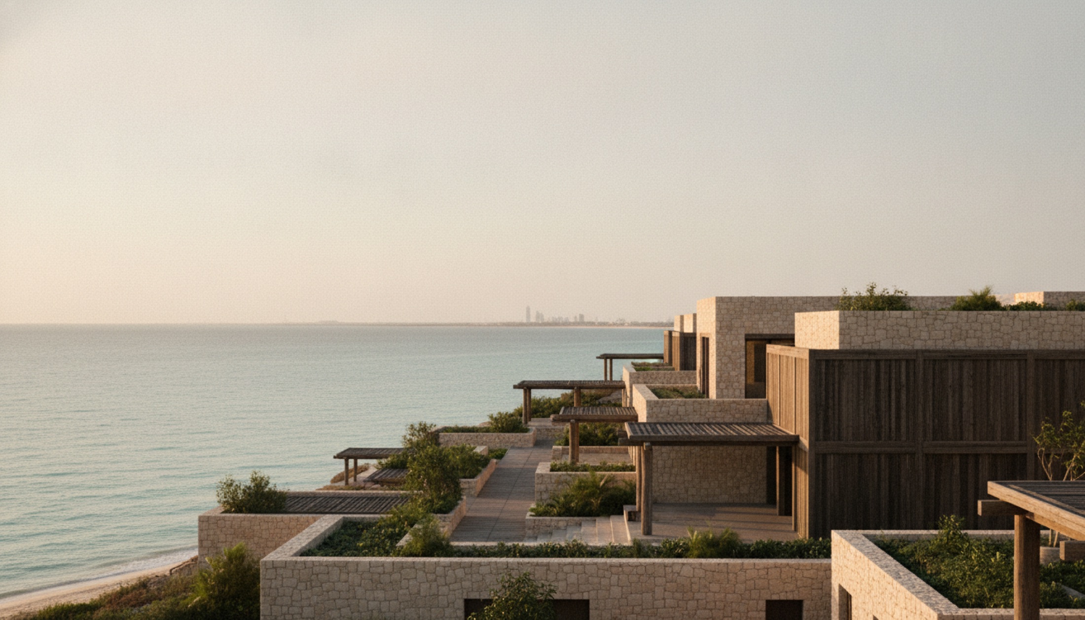 Palm Jumeirah kıyısında alçak profilli bir tesisin taş ve ahşap cephesi